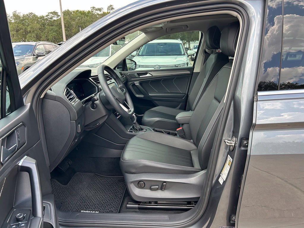 Certified 2023 Volkswagen Tiguan SE w/ Panoramic Sunroof Package FWD image 15