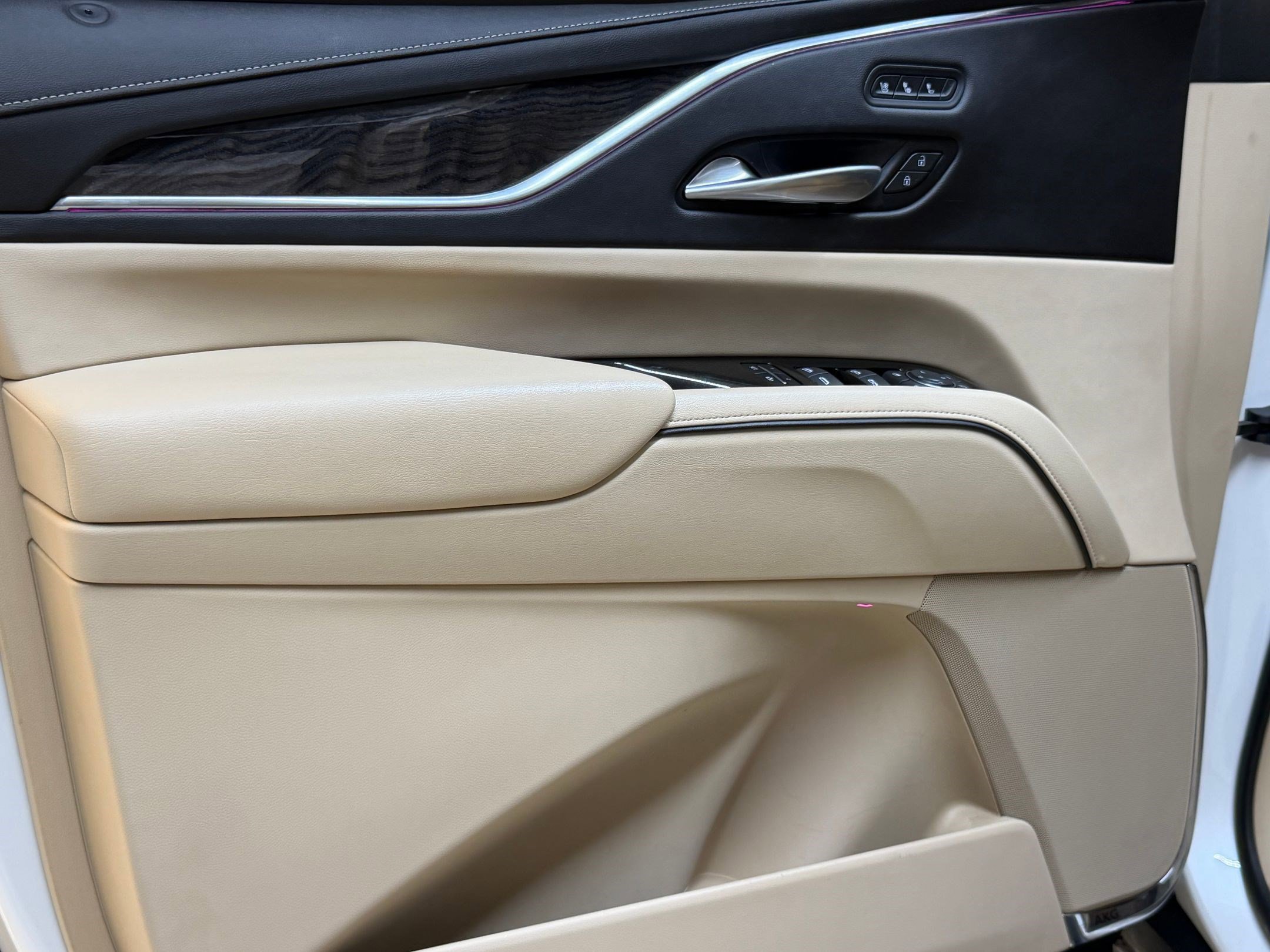 Used 2023 Cadillac Escalade Premium Luxury image 13