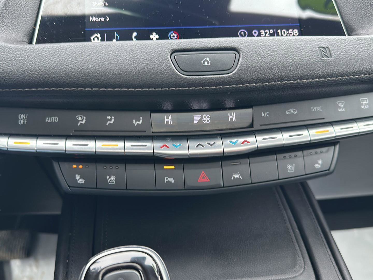 Used 2020 Cadillac XT4 Premium Luxury image 16