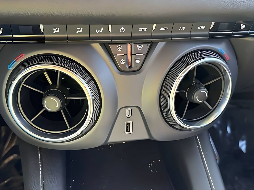 Used 2025 Chevrolet Blazer LT AWD/4WD image 17