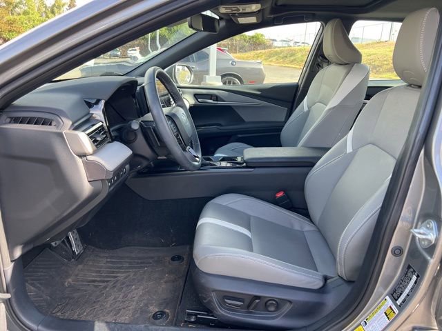 Used 2025 Toyota Camry SE w/ Multimedia Upgrade Package FWD image 10