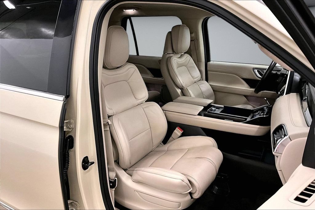 Used 2018 Lincoln Navigator Select w/ Technology Package AWD/4WD image 30