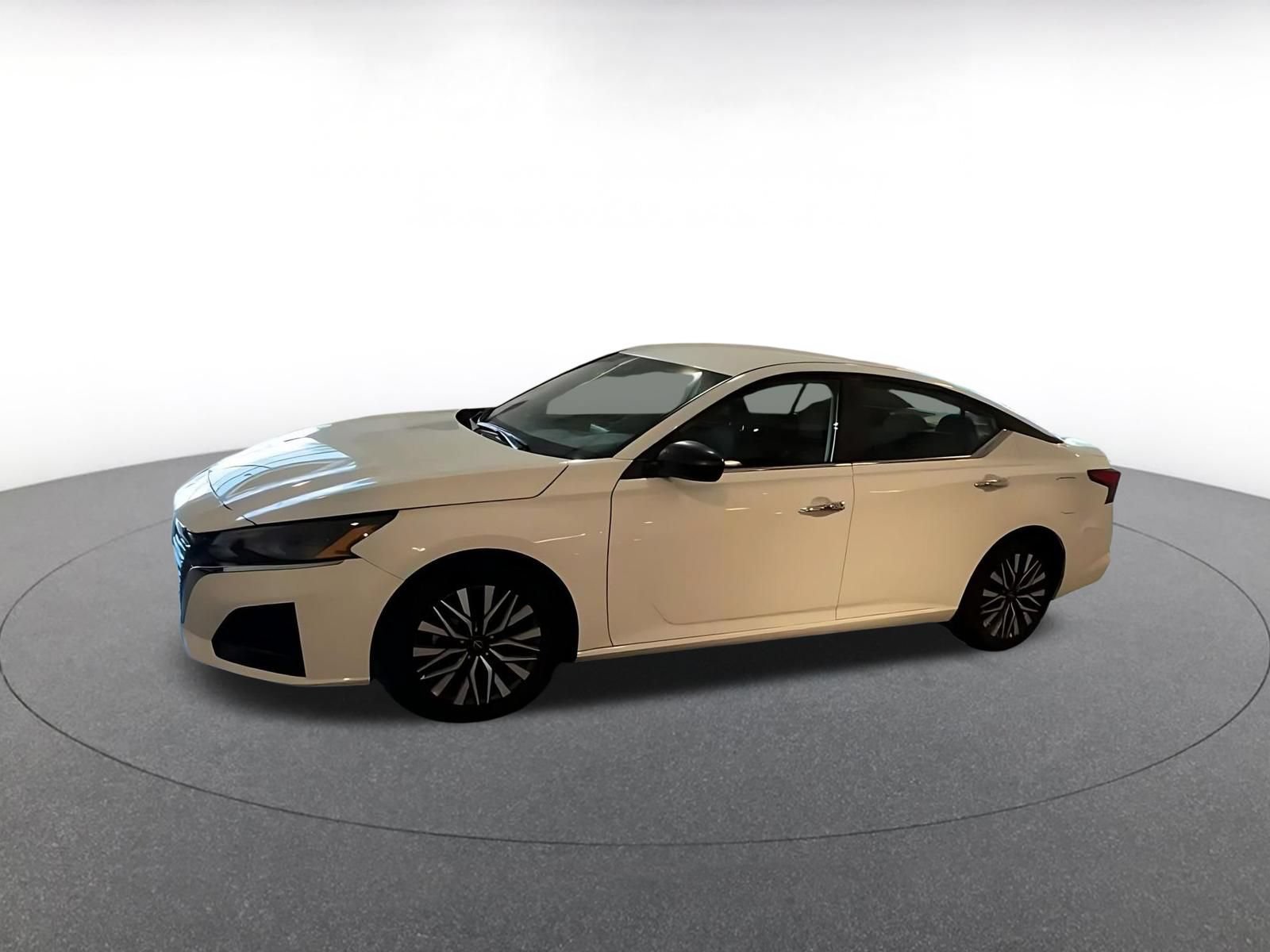 Used 2025 Nissan Altima 2.5 SV FWD image 9