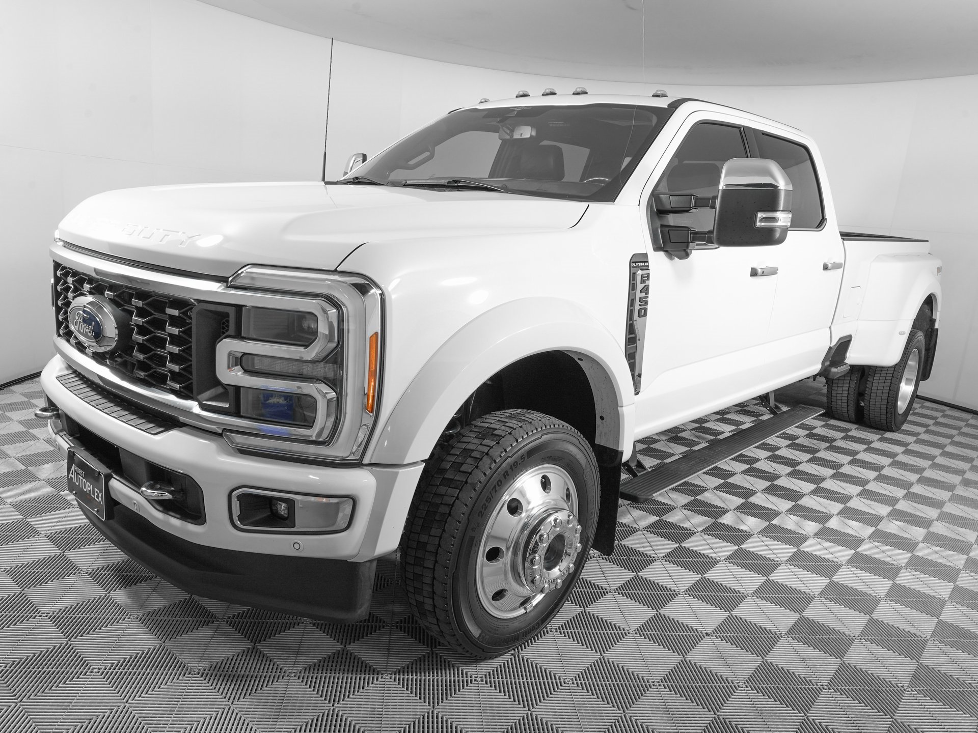 Used 2023 Ford F450 Platinum w/ FX4 Off-Road Package image 9