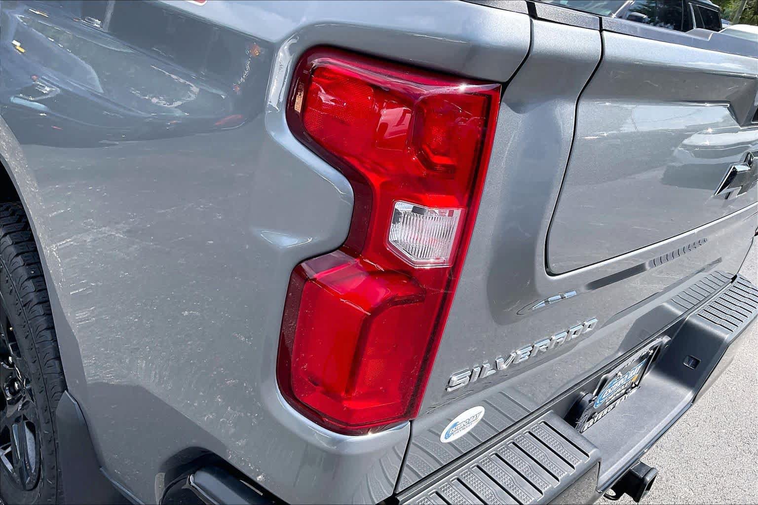 Used 2025 Chevrolet Silverado 1500 LT Trail Boss w/ Convenience Package II AWD/4WD image 28