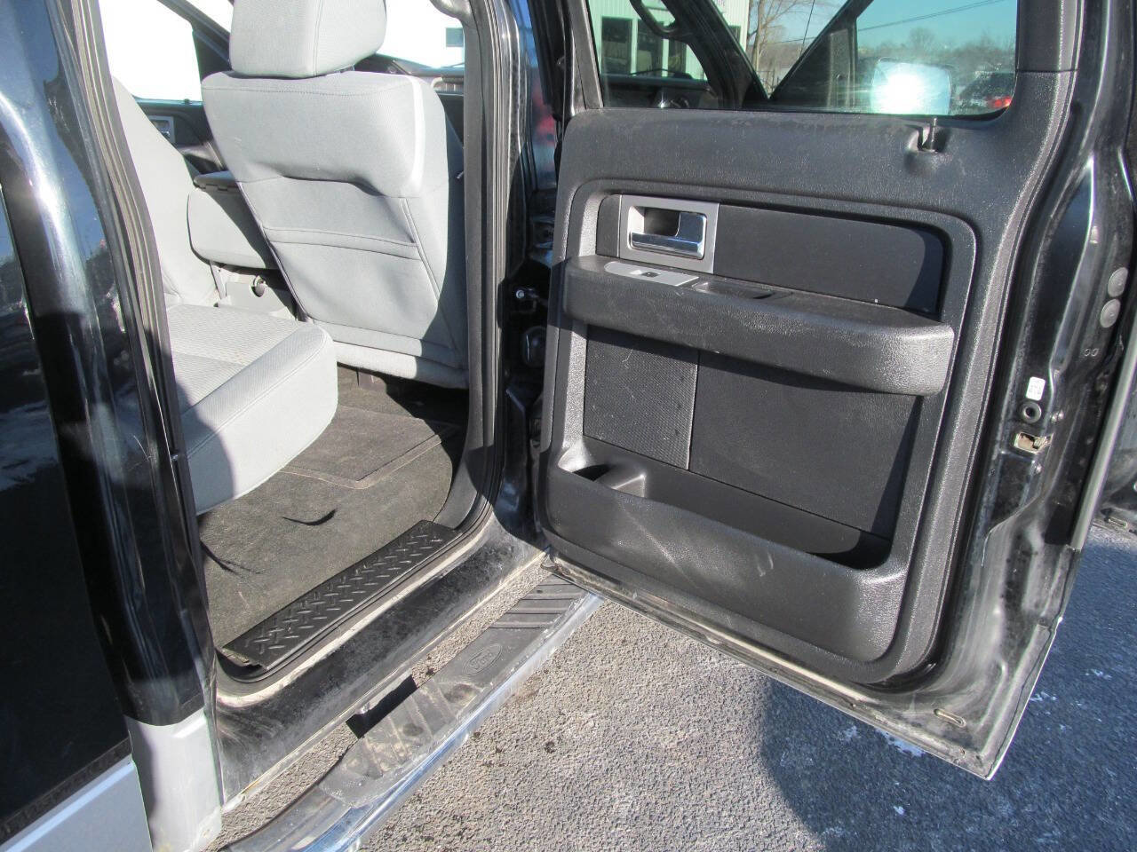 Used 2011 Ford F150 XLT w/ XLT Chrome Pkg image 17