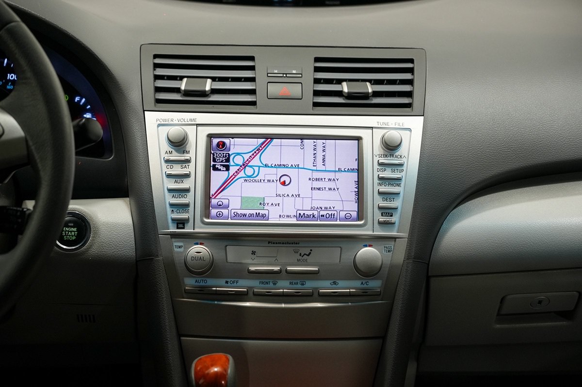 Used 2011 Toyota Camry XLE w/ SE/XLE Extra-Value Pkg FWD image 18