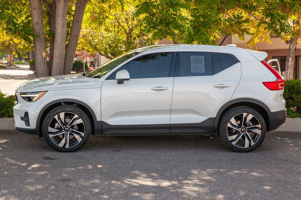 Used 2023 Volvo XC40 B4 Ultimate w/ Protection Package Premier image 8