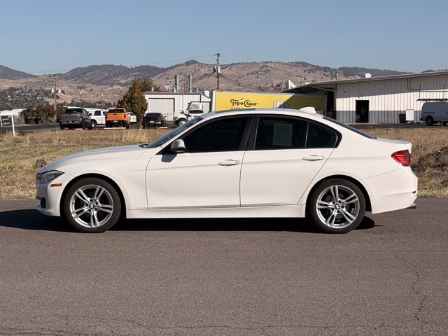 Used 2015 BMW 320i xDrive Sedan AWD/4WD image 3
