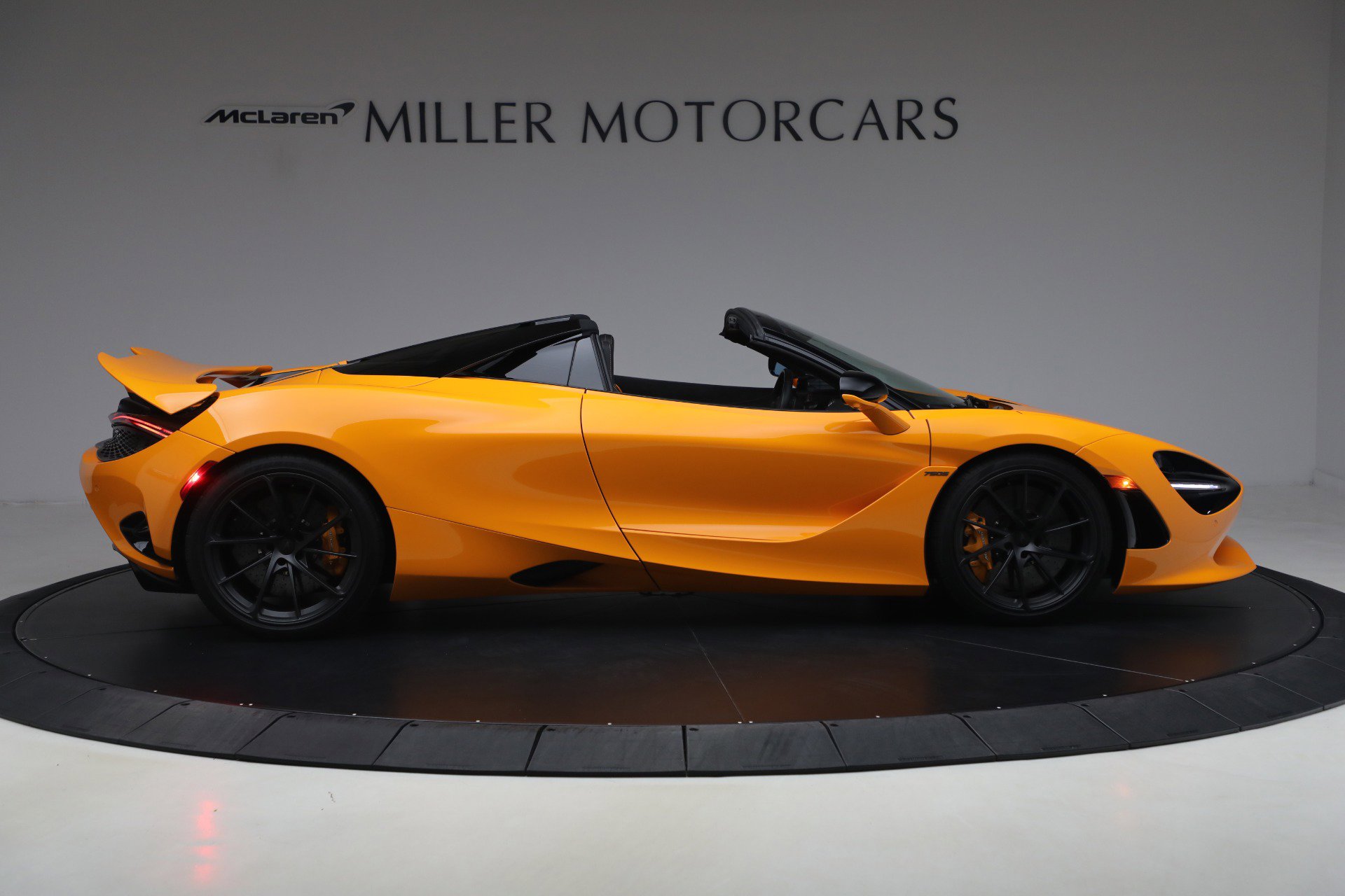 Used 2025 McLaren 750S Spider RWD image 9
