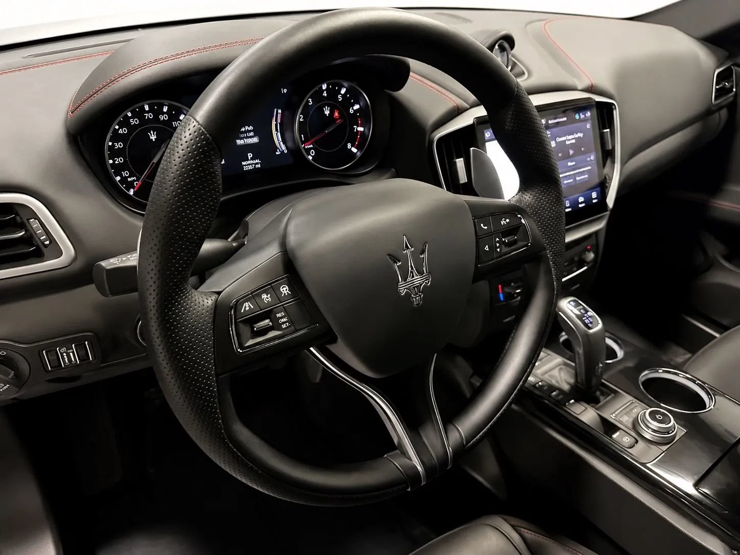 Used 2024 Maserati Ghibli Modena Q4 AWD/4WD image 9