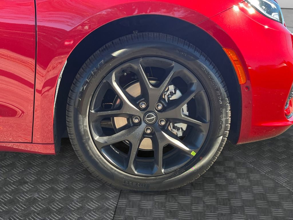 New 2026 Chrysler Pacifica Limited image 23