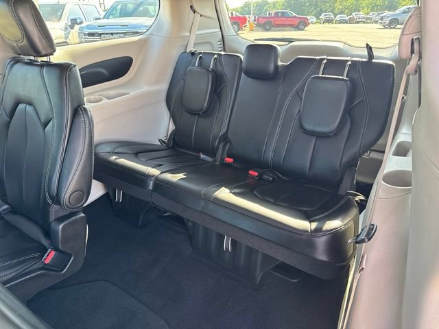 Used 2024 Chrysler Pacifica Touring-L FWD image 21
