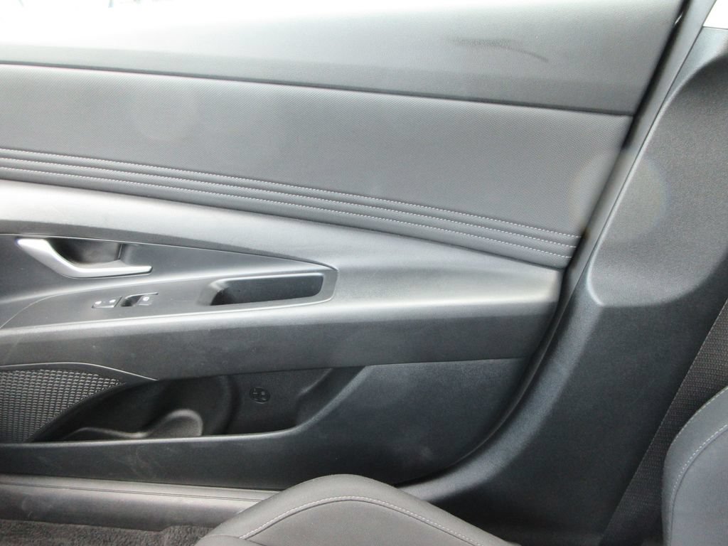 Used 2025 Hyundai Elantra SEL FWD image 32