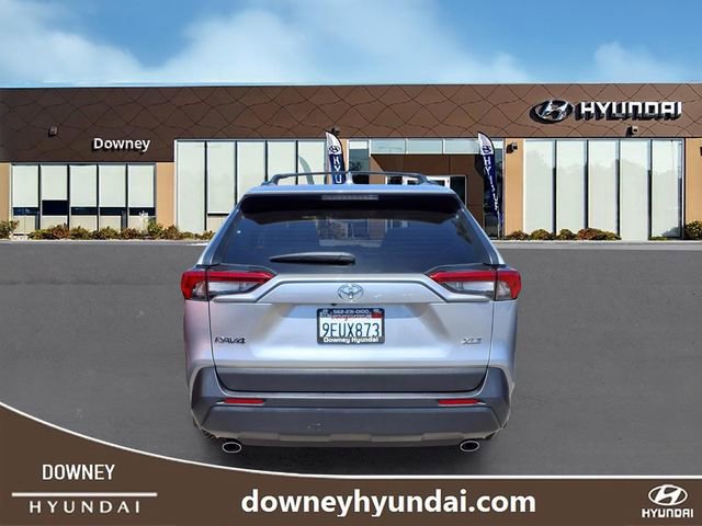 Used 2021 Toyota RAV4 XLE w/ Convenience Package FWD image 5