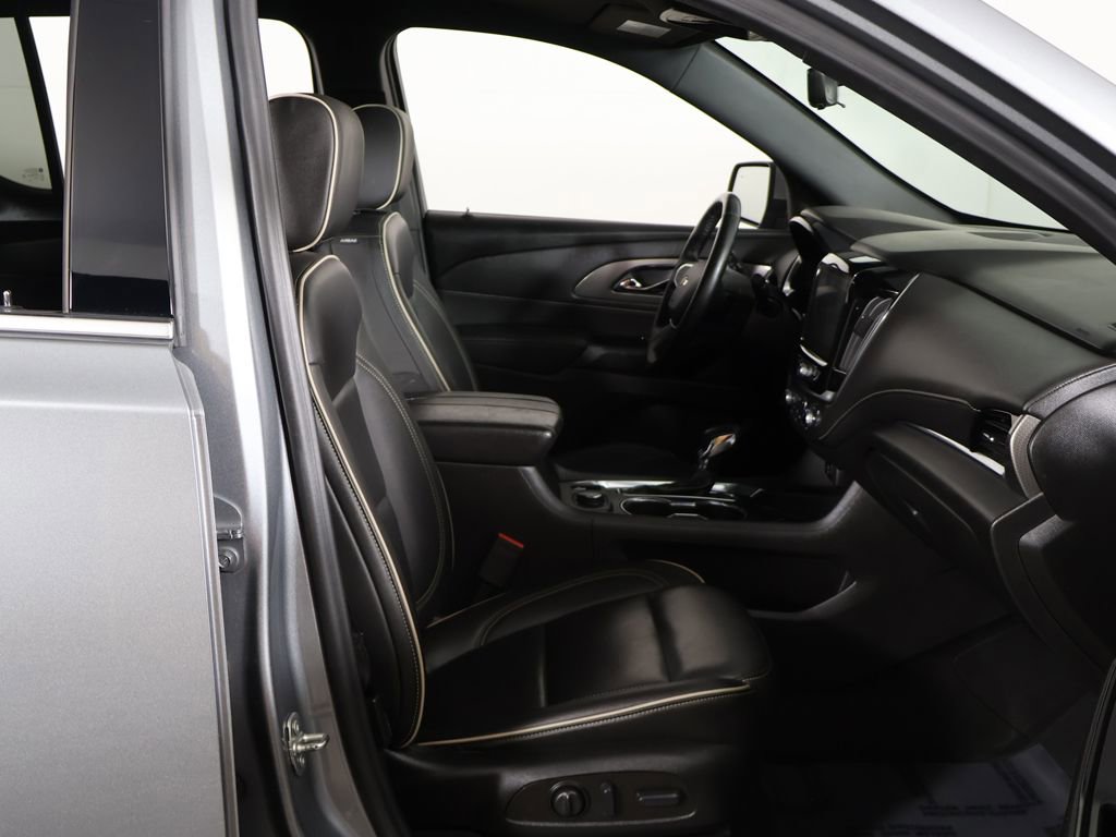 Used 2023 Chevrolet Traverse Premier AWD/4WD image 33