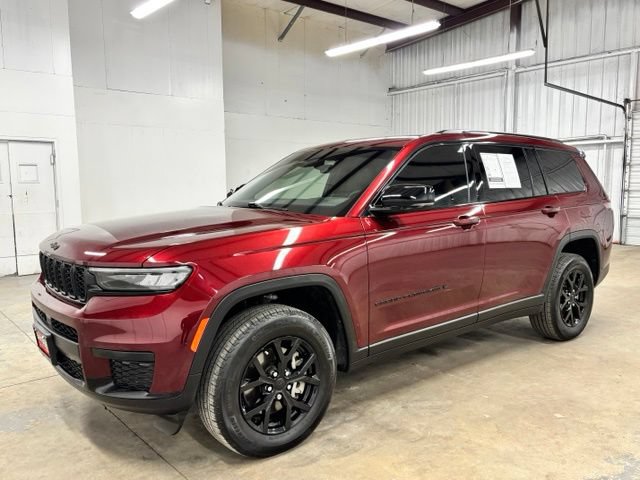 Used 2025 Jeep Grand Cherokee L Altitude RWD image 3