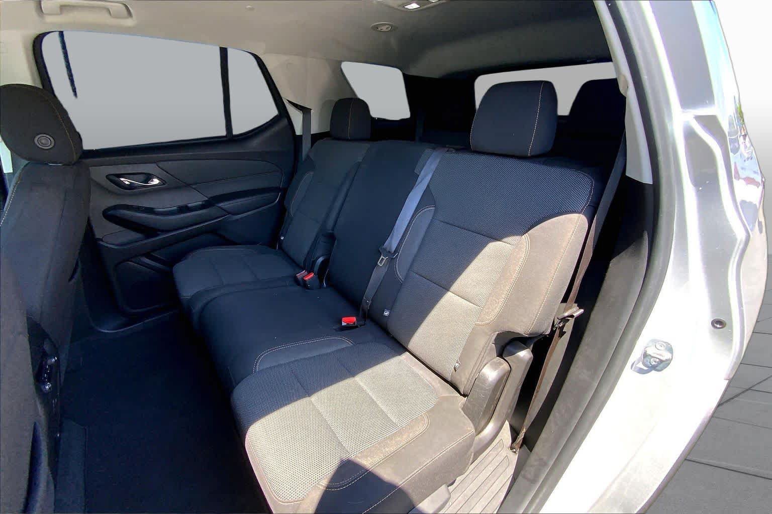 Used 2021 Chevrolet Traverse LT FWD image 20