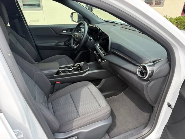 Used 2026 Chevrolet Equinox LT AWD/4WD image 16