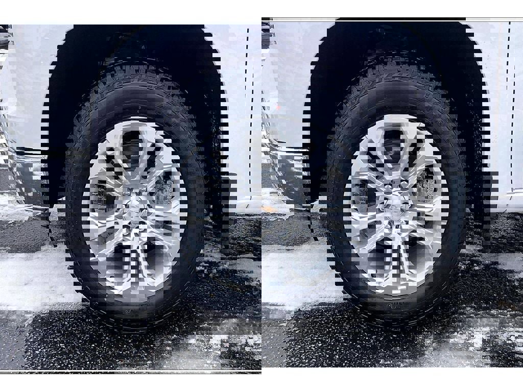 Used 2025 Chevrolet Silverado 1500 LTZ image 10