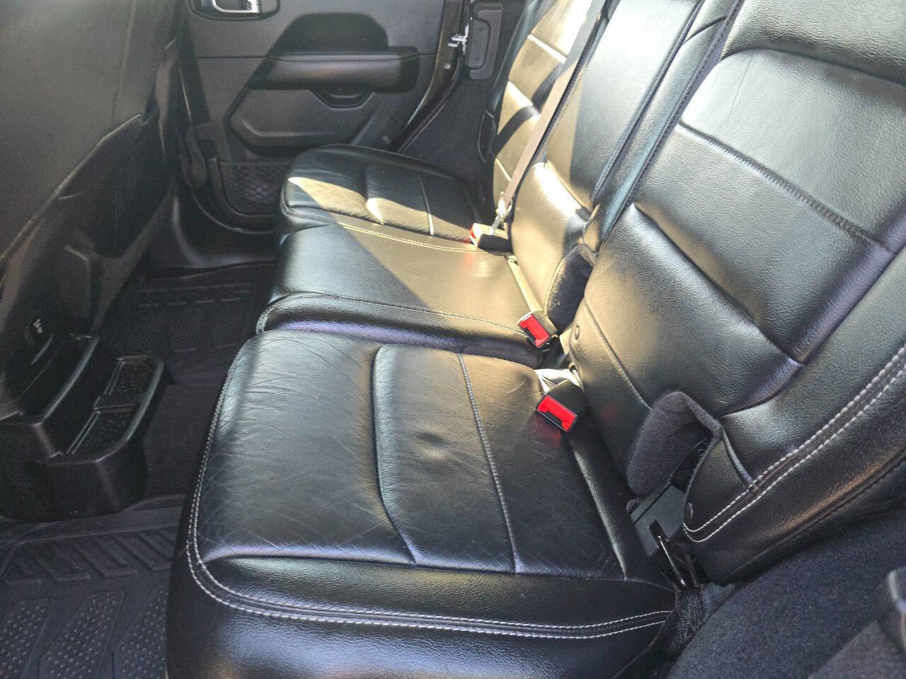 Used 2018 Jeep Wrangler Unlimited Sahara image 22