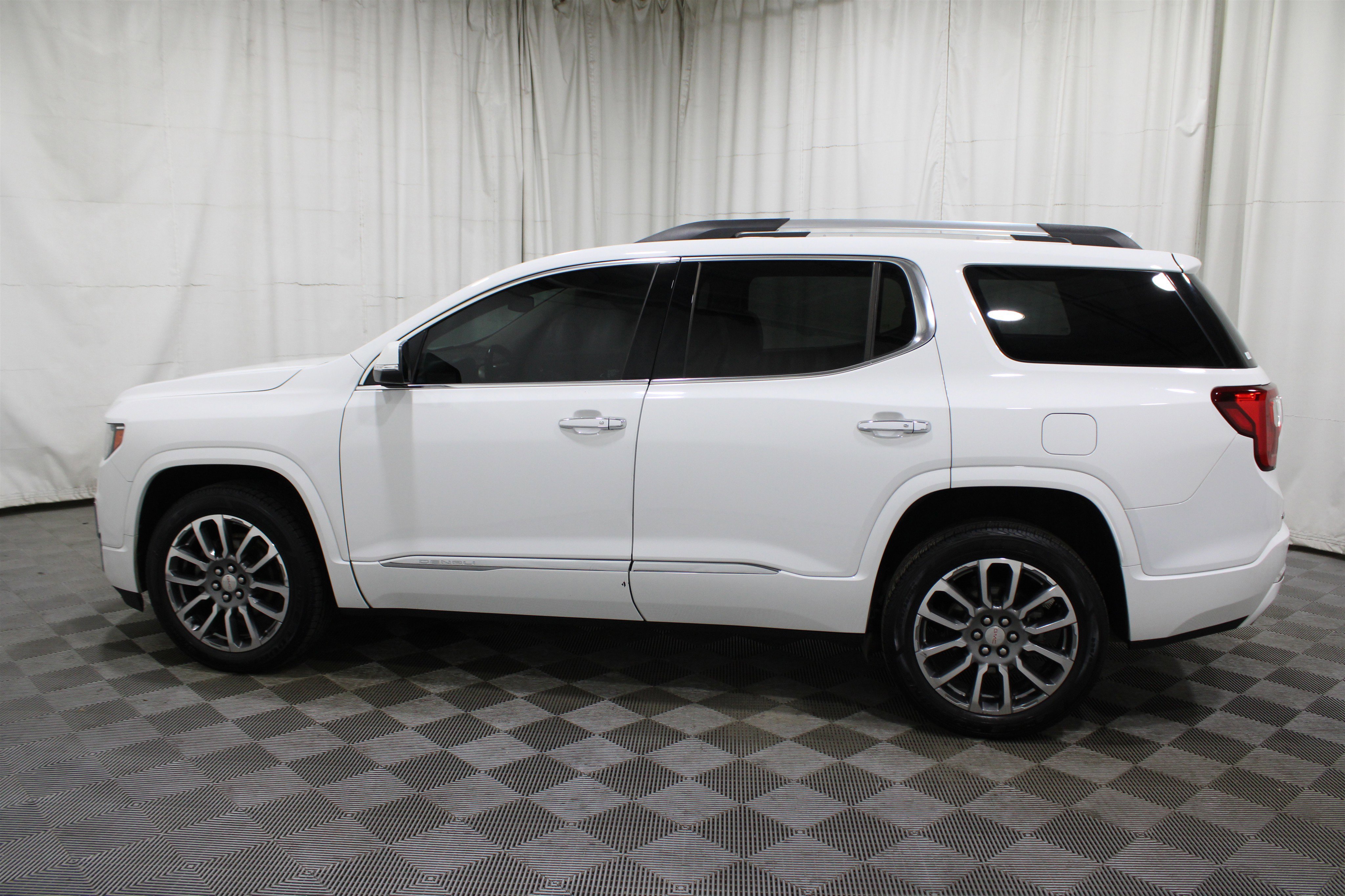 Used 2020 GMC Acadia Denali w/ Trailering Package image 44
