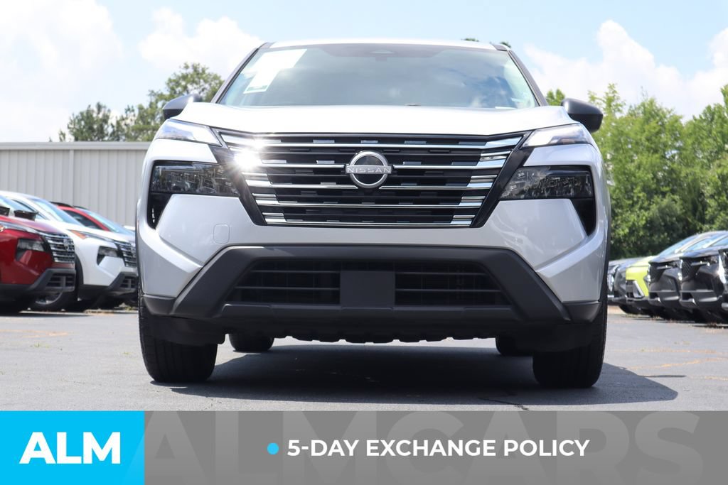 Used 2024 Nissan Rogue S FWD image 3