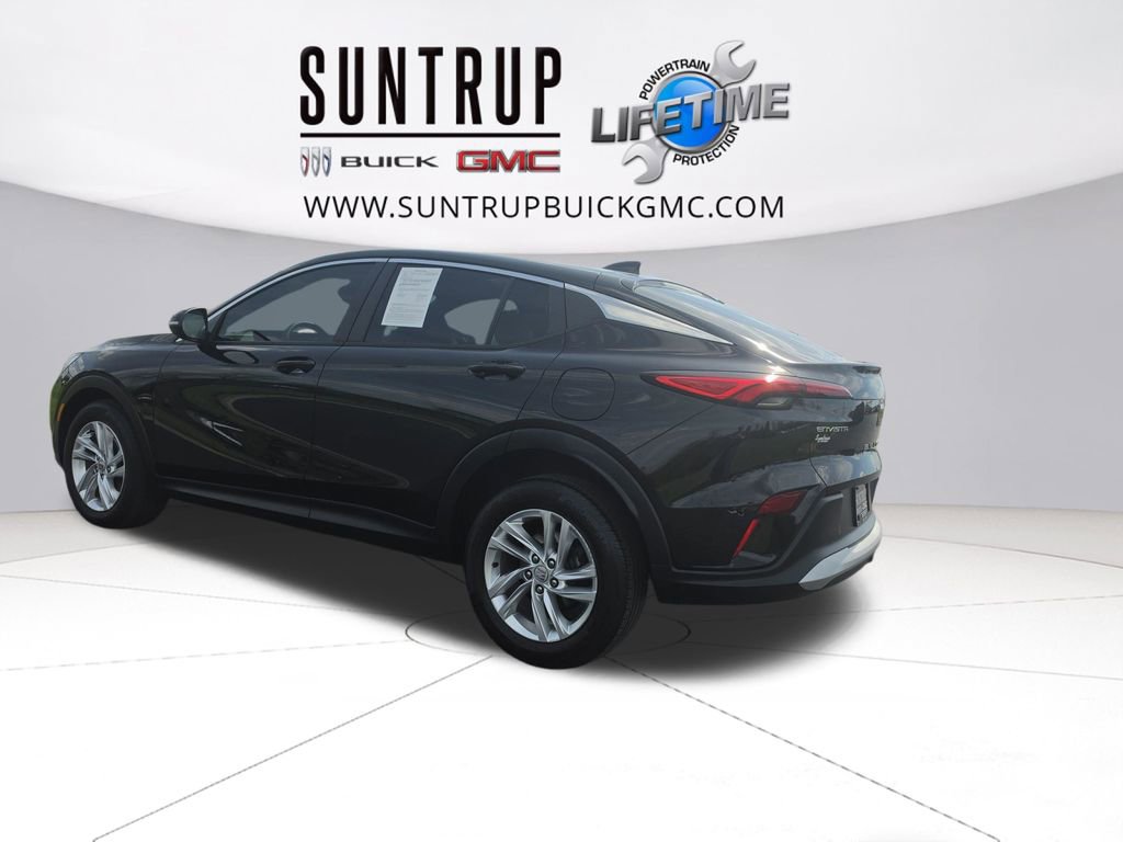 Used 2024 Buick Envista Preferred w/ Advanced Safety Package image 3
