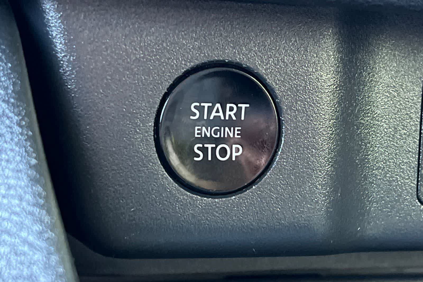 Used 2024 Nissan Rogue SV image 28