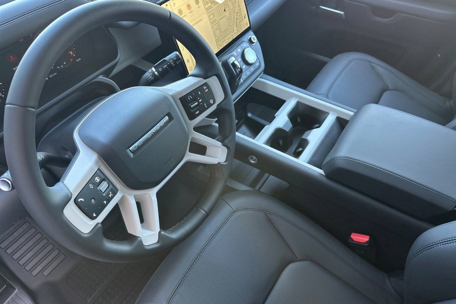 New 2026 Land Rover Defender 130 X-Dynamic SE image 4