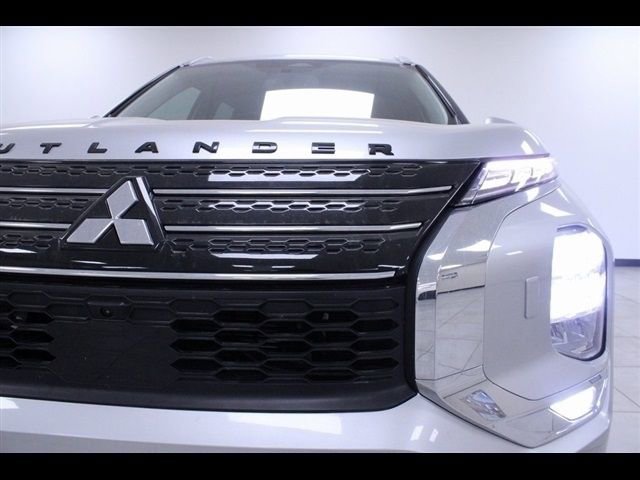 Used 2023 Mitsubishi Outlander SEL image 13