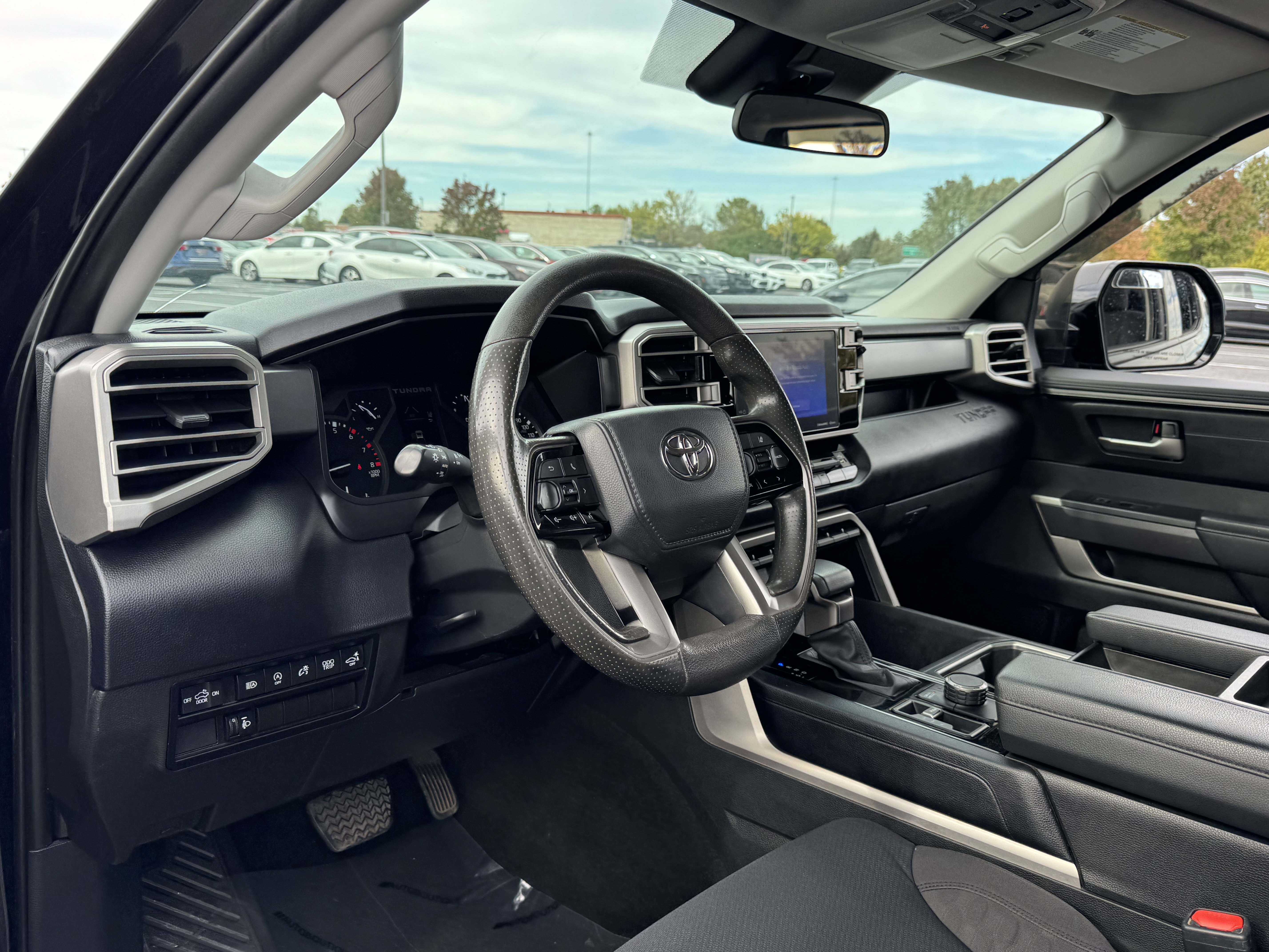 Used 2022 Toyota Tundra SR5 w/ SR5 Convenience Package image 5