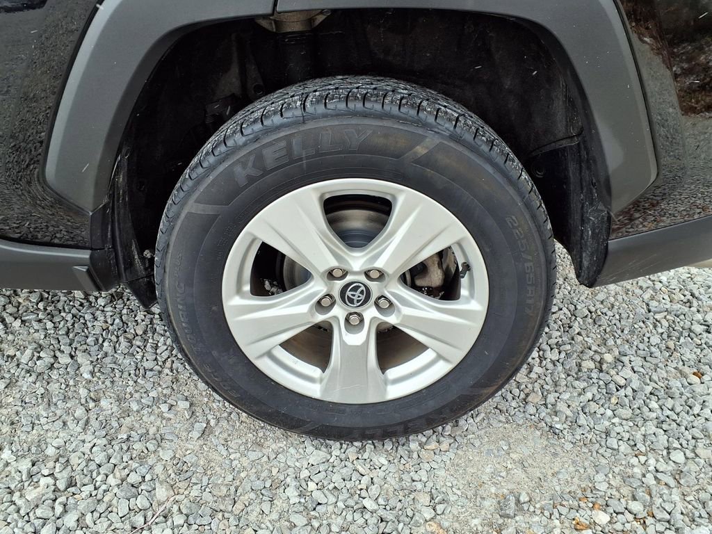 Used 2020 Toyota RAV4 XLE AWD/4WD image 35