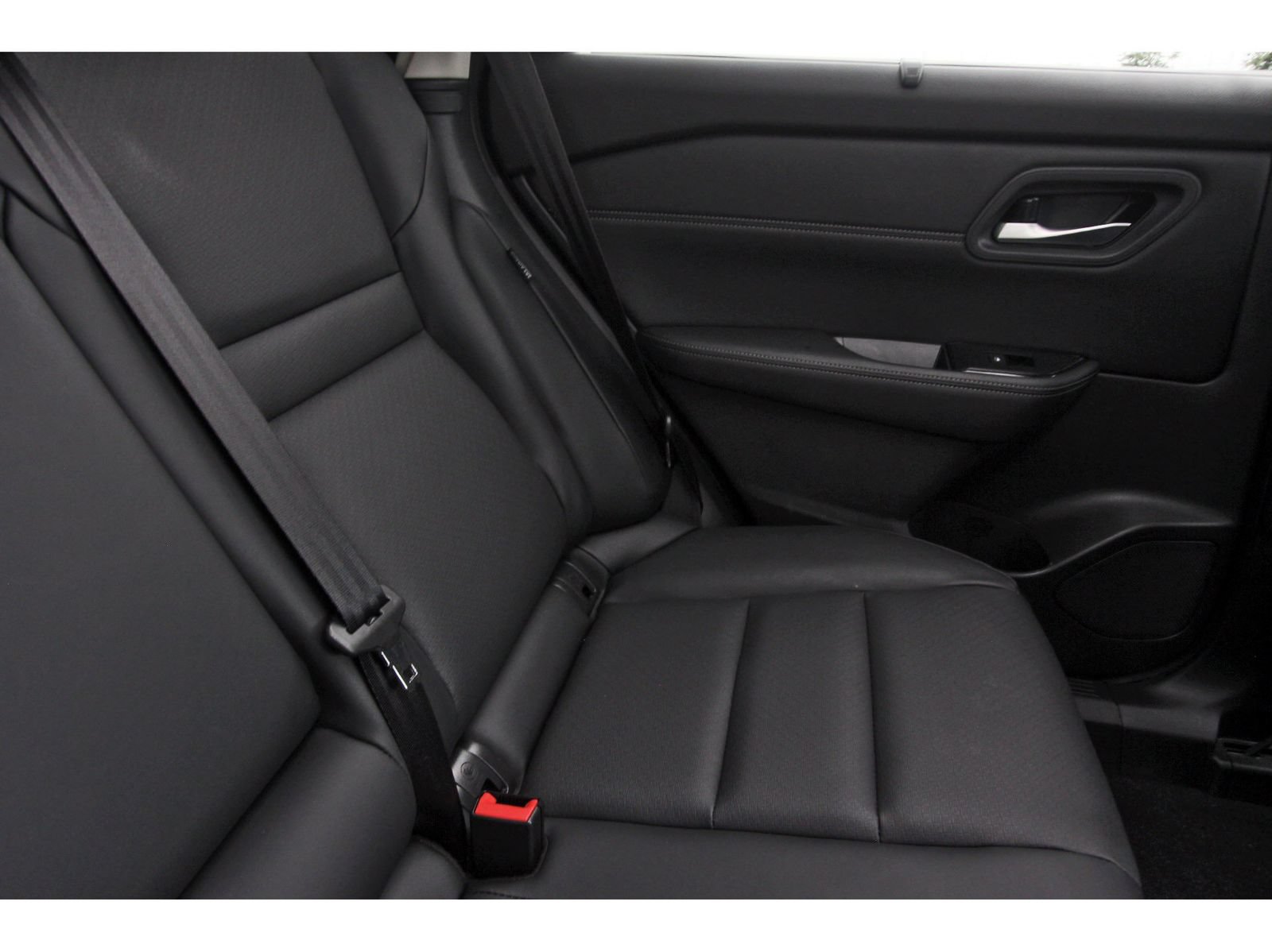 Certified 2026 Nissan Rogue SV w/ SV Premium Package FWD image 15