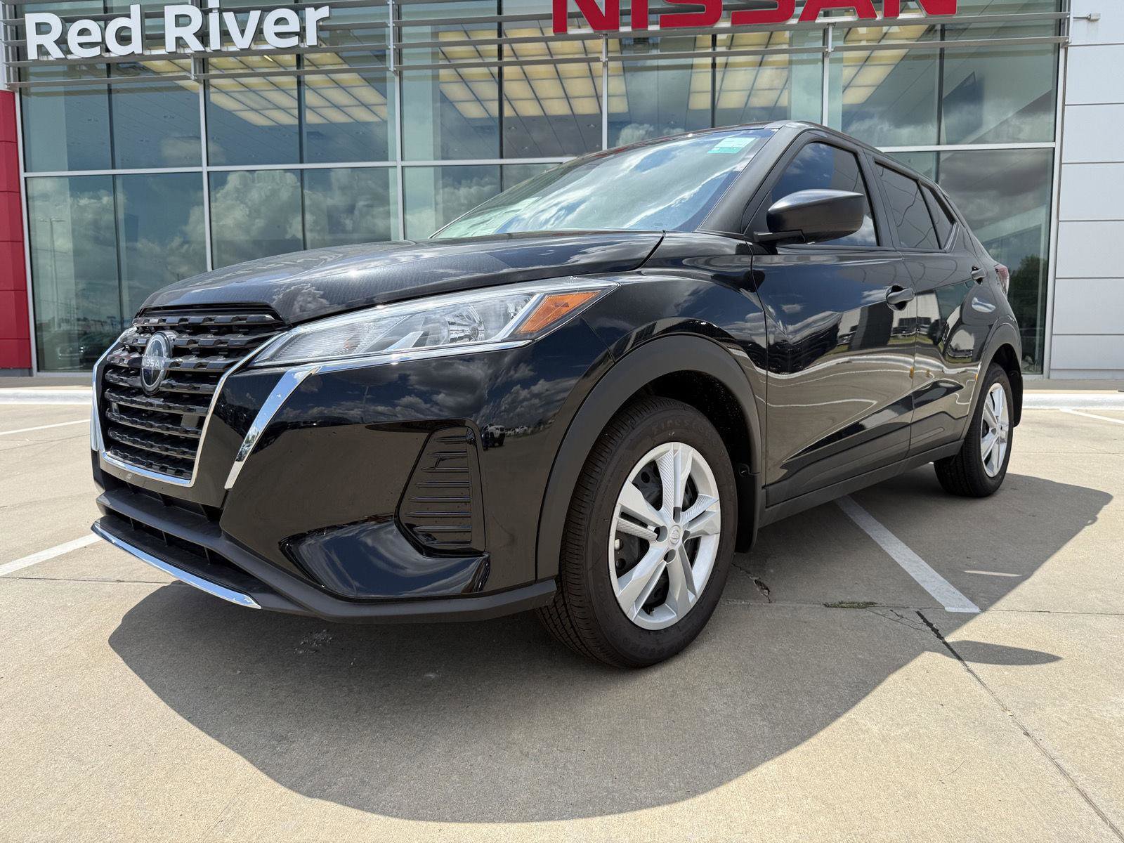 New 2025 Nissan Kicks Play S image 2