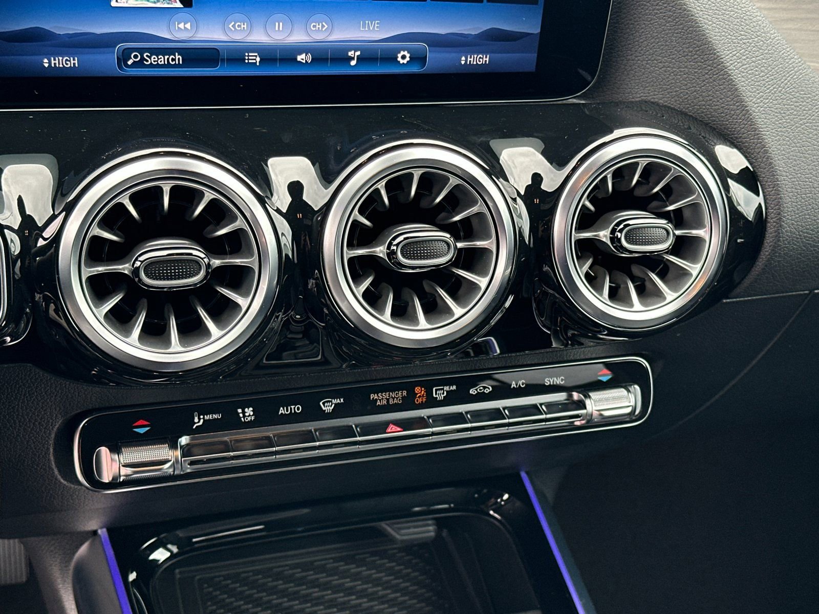 Used 2025 Mercedes-Benz GLA 250 4MATIC image 21