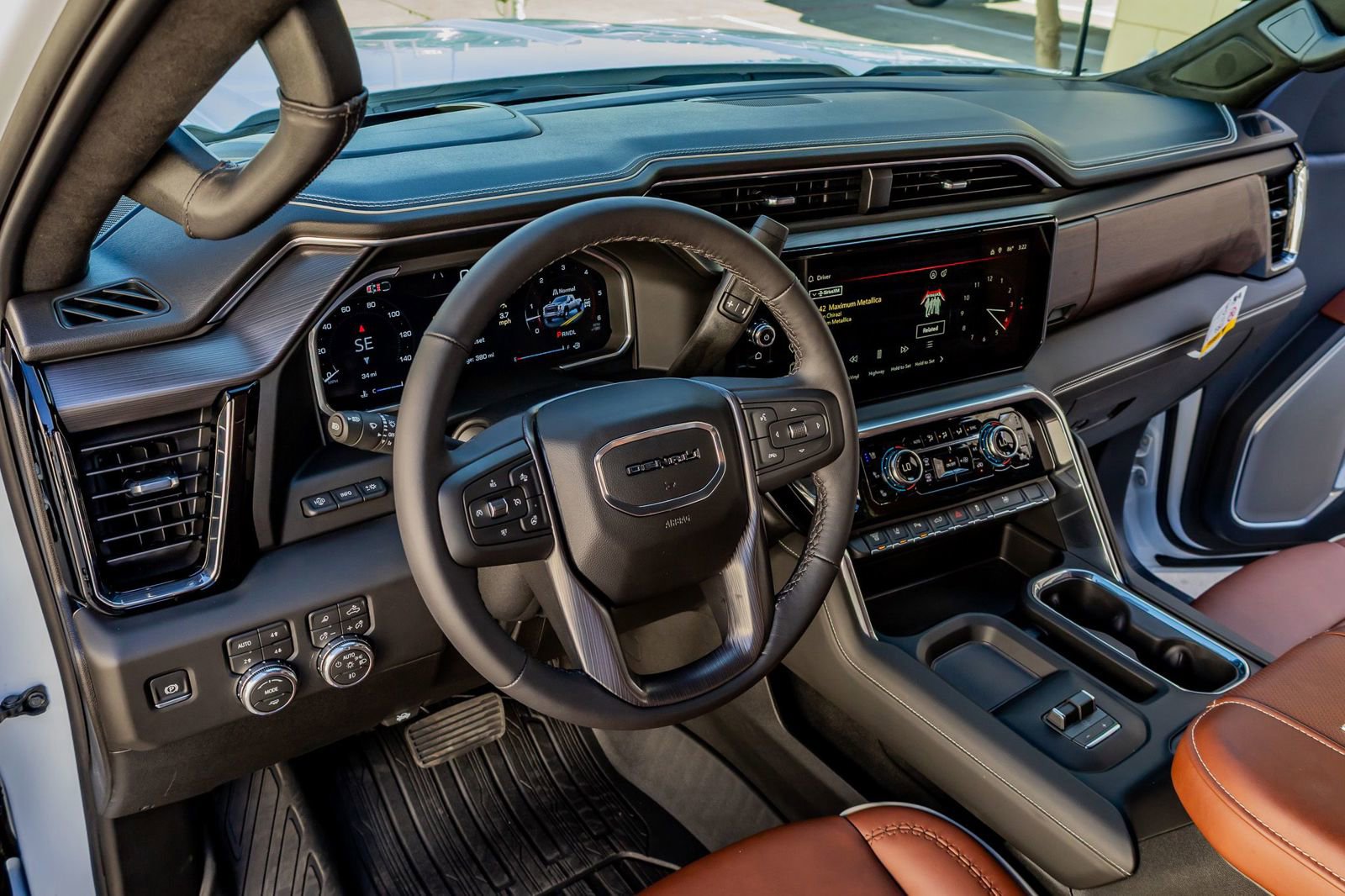 Used 2026 GMC Sierra 3500 Denali Ultimate w/ LPO, Black Badging Package image 17