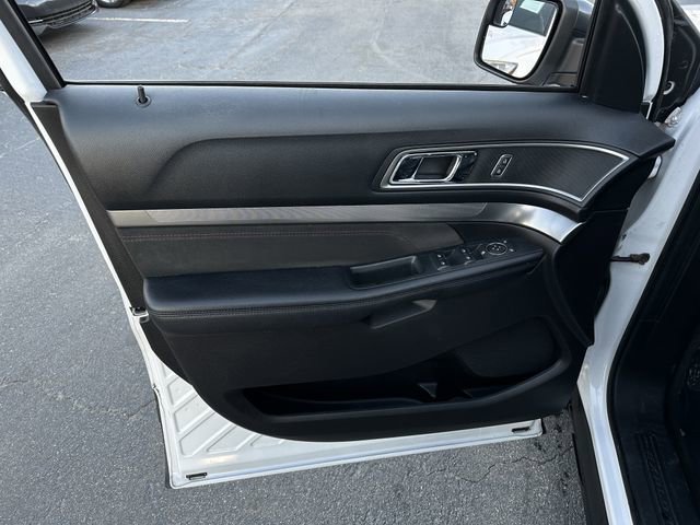 Used 2018 Ford Explorer XLT w/ Equipment Group 202A image 11