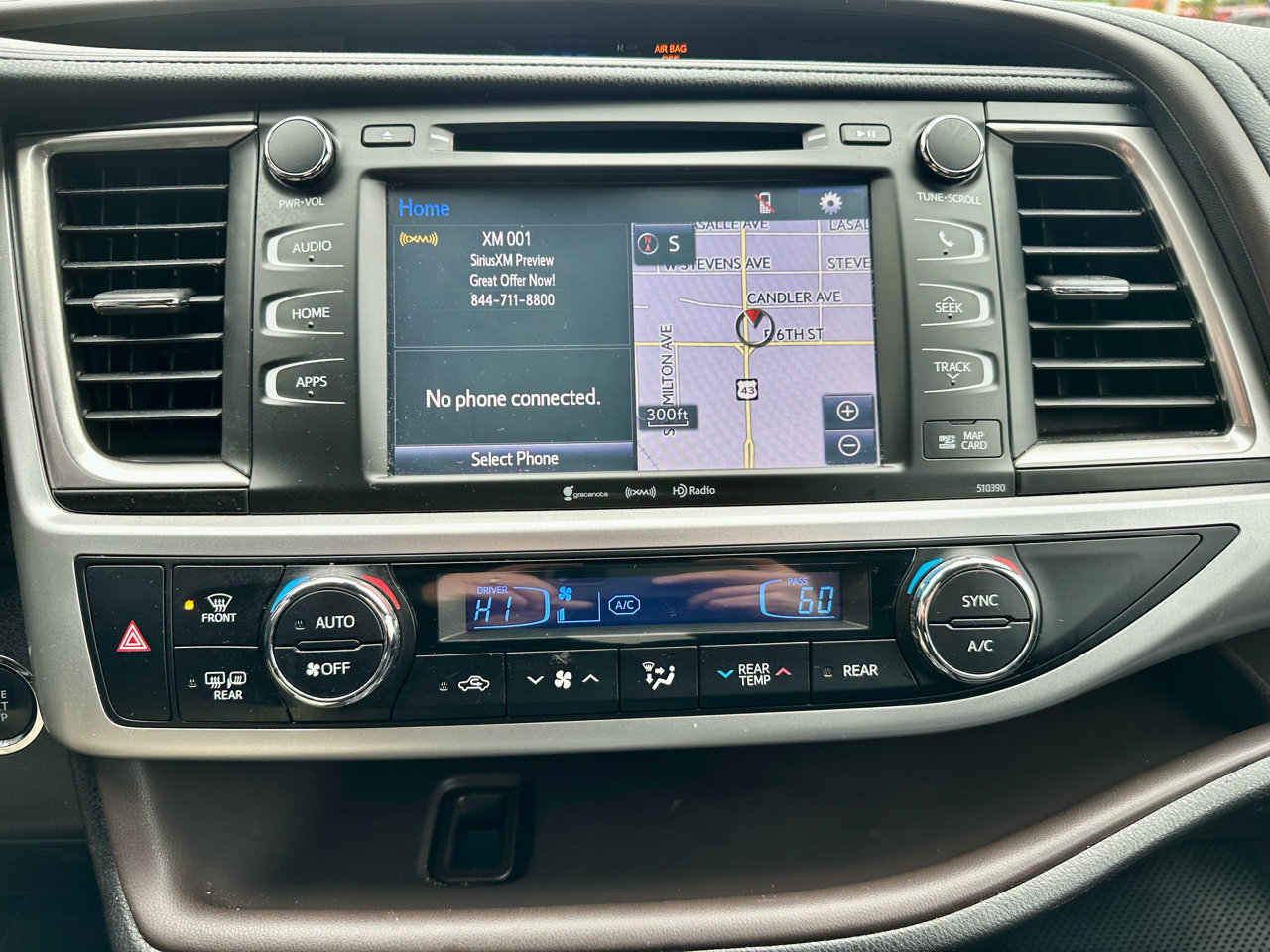 Used 2019 Toyota Highlander XLE image 25