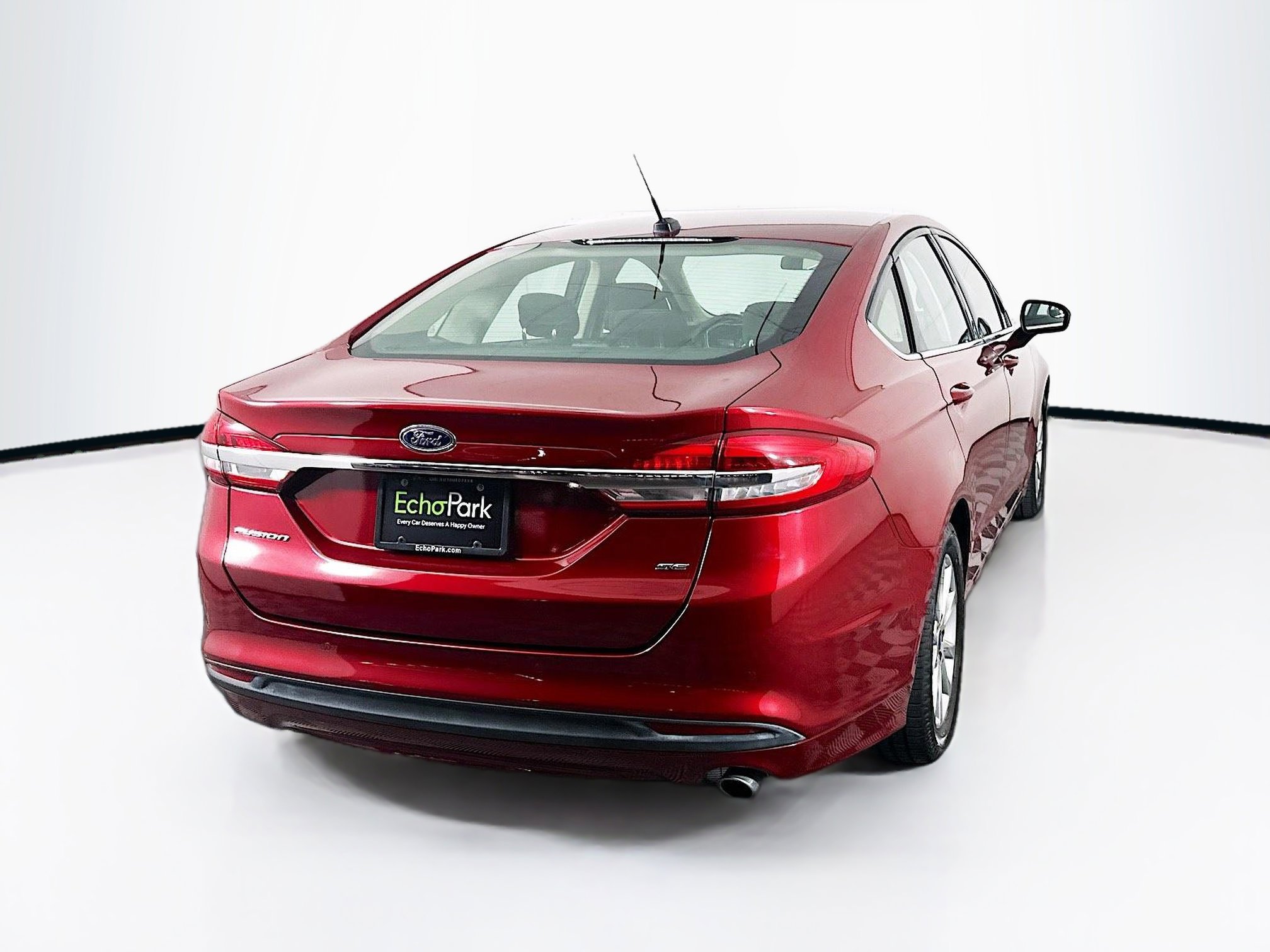 Used 2017 Ford Fusion SE w/ Fusion SE Technology Package FWD image 9