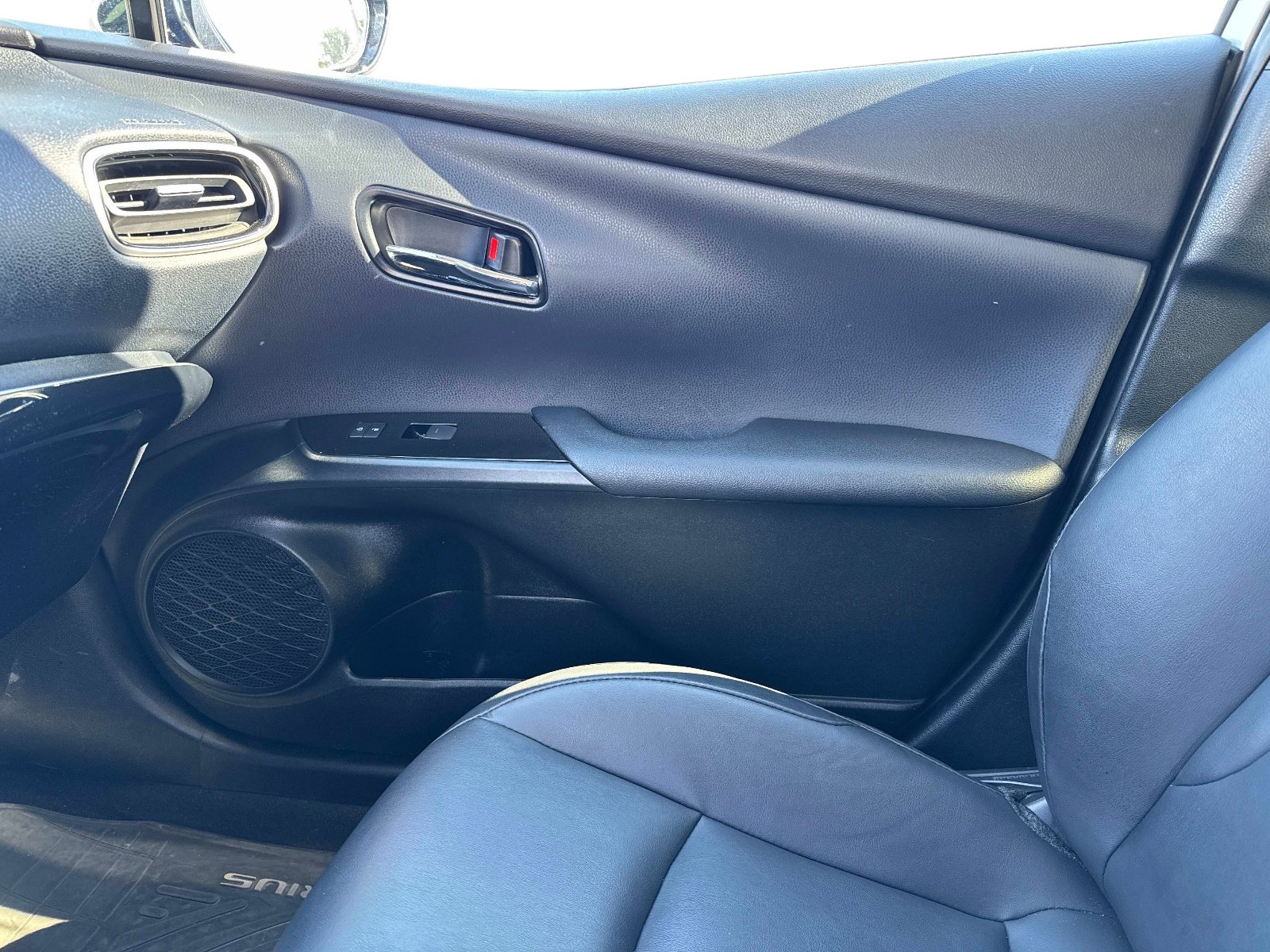 Used 2020 Toyota Prius XLE w/ Advanced Technology Package image 21