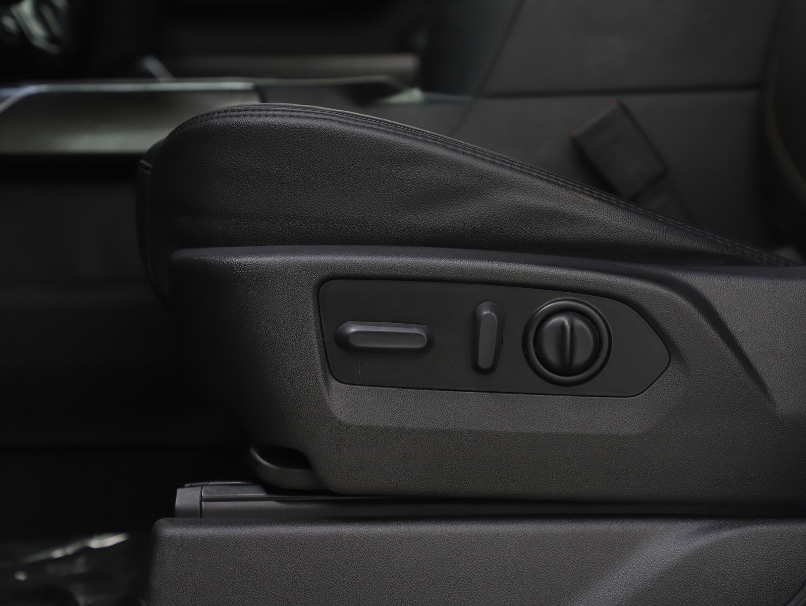 Used 2022 GMC Sierra 3500 AT4 w/ AT4 Premium Plus Package image 24