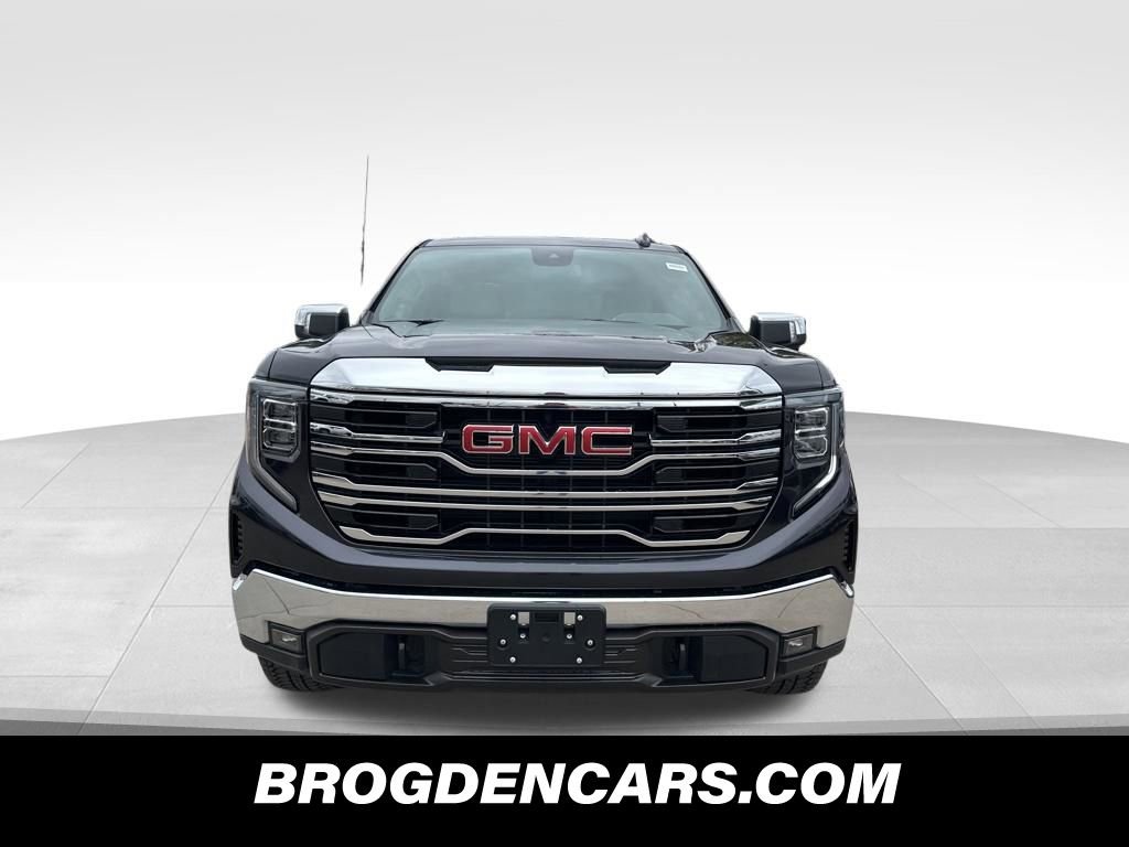 Used 2024 GMC Sierra 1500 SLT w/ SLT Premium Package AWD/4WD image 9