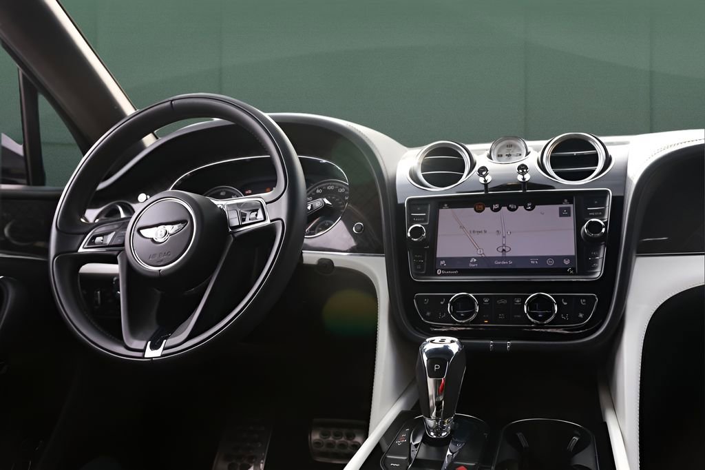 Used 2020 Bentley Bentayga Design Series image 41