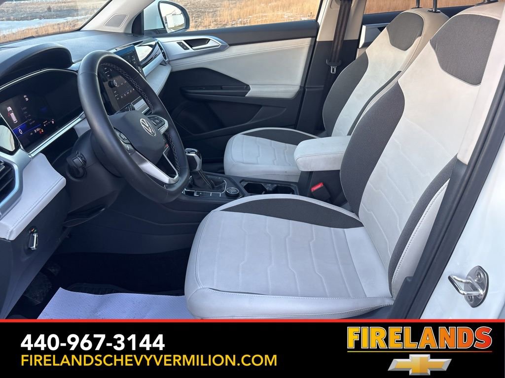 Used 2025 Volkswagen Taos SE image 15