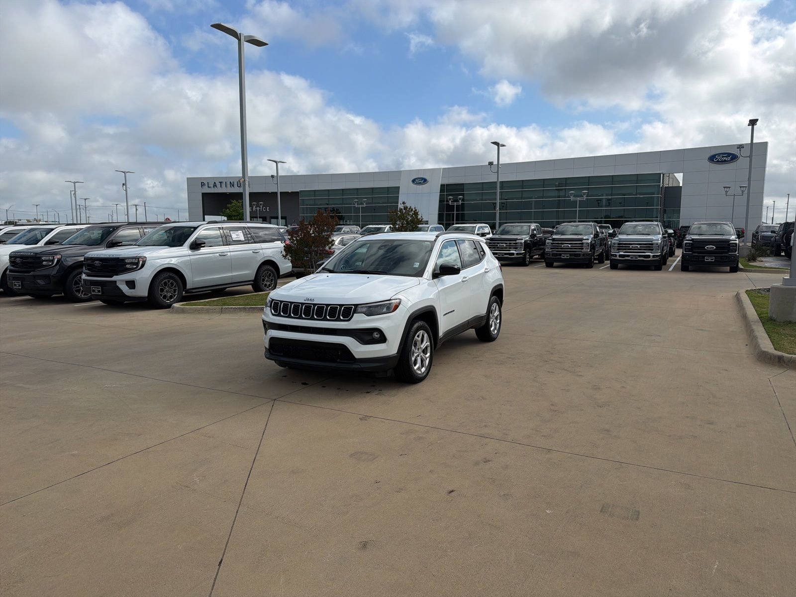 Used 2024 Jeep Compass Latitude image 24