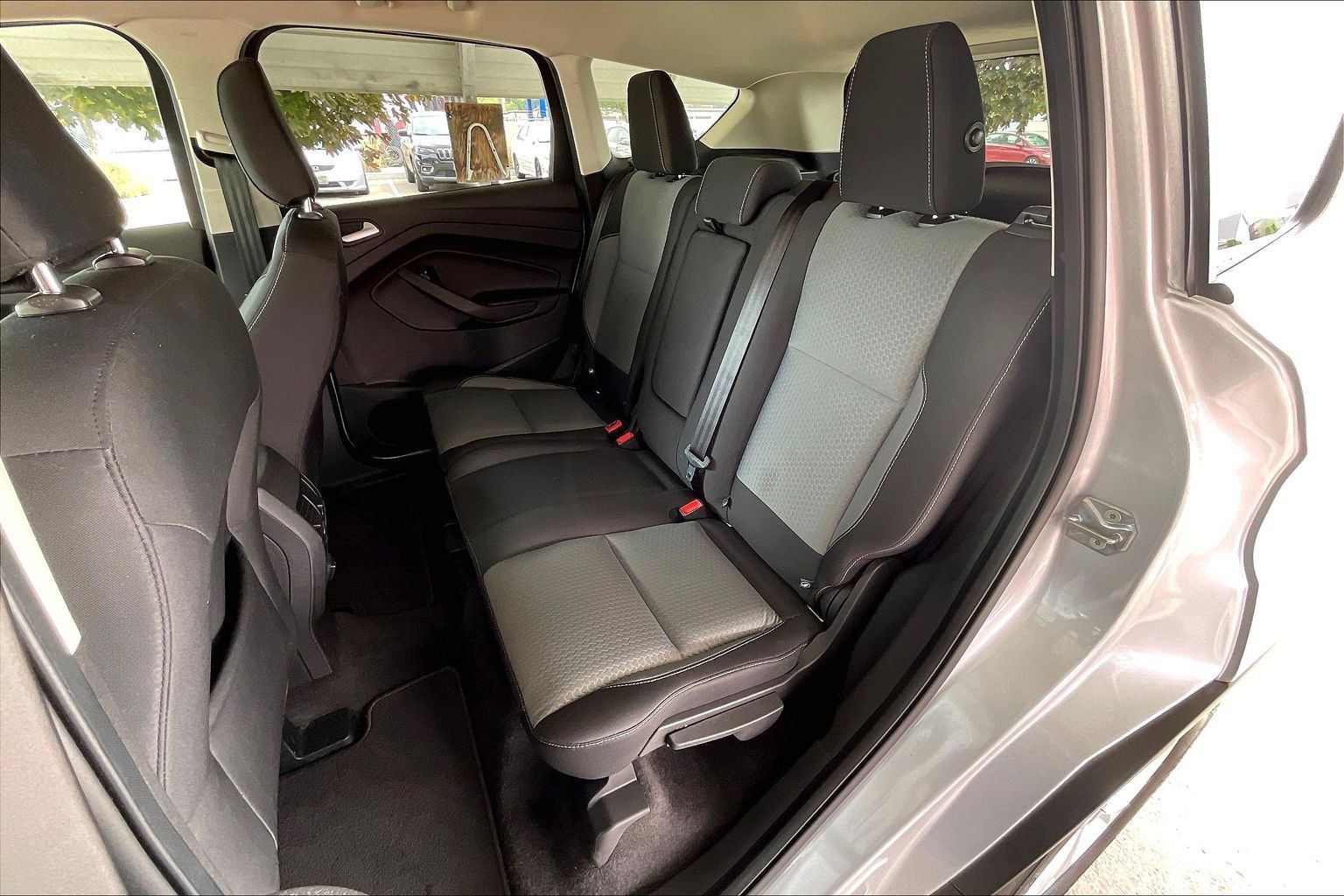 Used 2018 Ford Escape SE w/ SE Sync 3 Package AWD/4WD image 19