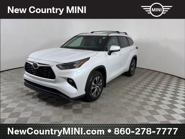 Used 2025 Toyota Highlander XLE w/ Protection Package #3 (TMS) image 3