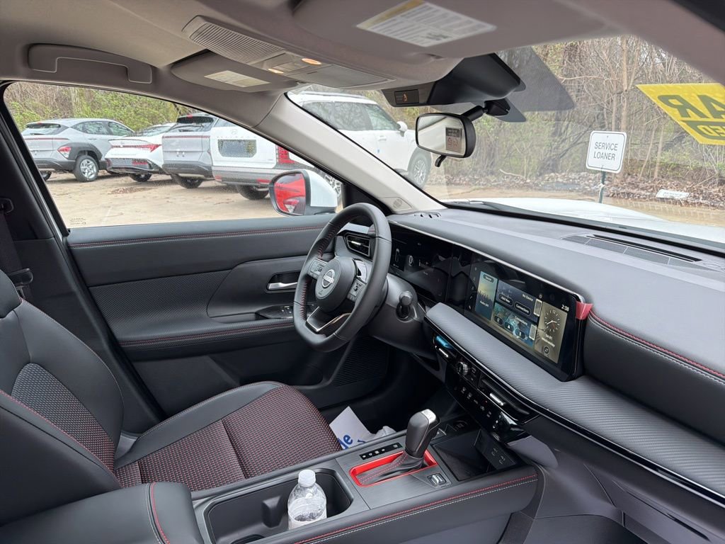 Used 2025 Nissan Kicks SR image 12