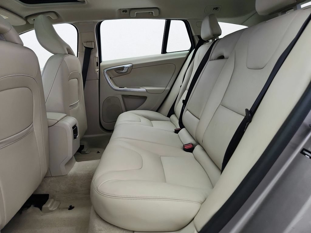 Used 2016 Volvo V60 T5 Platinum w/ Climate Package FWD image 27